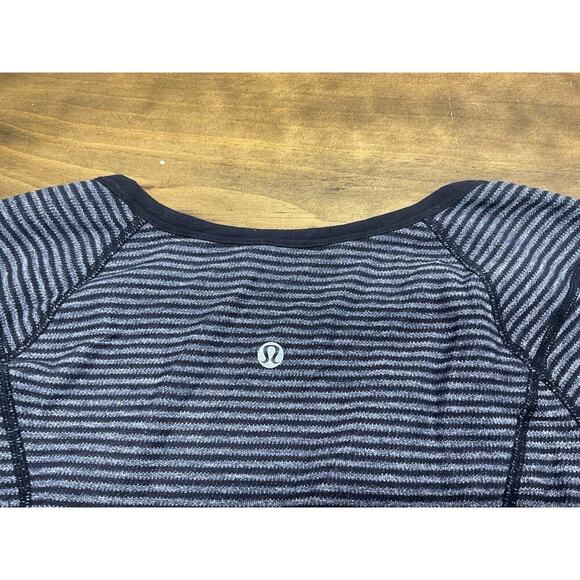 Lululemon Run Turn Around Shirt Womens 6 Gray Black Striped Long Sleeve - Picture 9 of 9